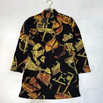 빈티지 레트로 스카프 패턴 터틀넥 니트 블랙