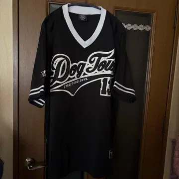 DOG TOWN 블랙 V넥 반팔 셔츠