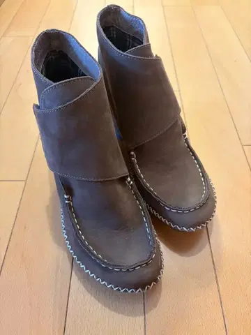 KISCO 브라운 앵클부츠