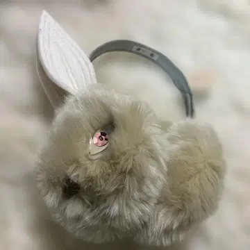 장미색 모자 귀도리 토끼