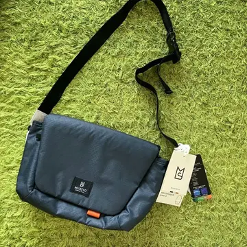 [ 미사용 새상품 택 포함 ] 밀레스트 휴테 메신저 백 S