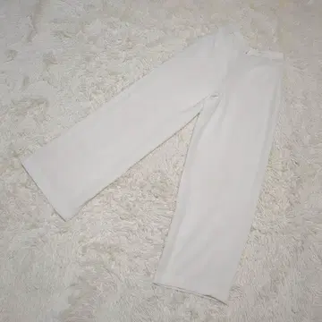 [ 이타리야 ] 얇은 소재 와이드 팬츠 사이즈 7 화이트 골드 버튼 비쥬