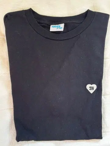 진 bts 하트 로고 티셔츠