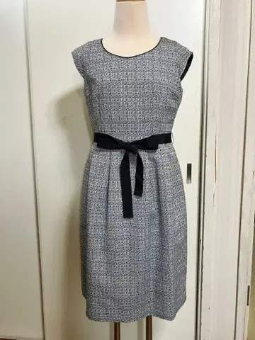 그레이 계열 슬리브리스 원피스 7AR