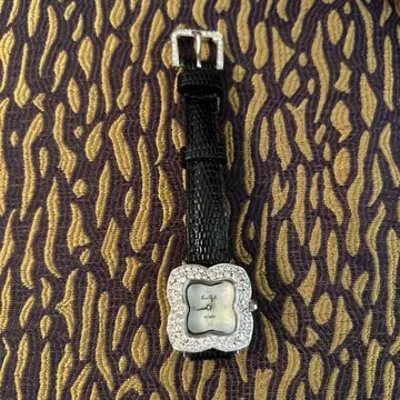 꽃 모양 케이스 스톤 부착 손목시계