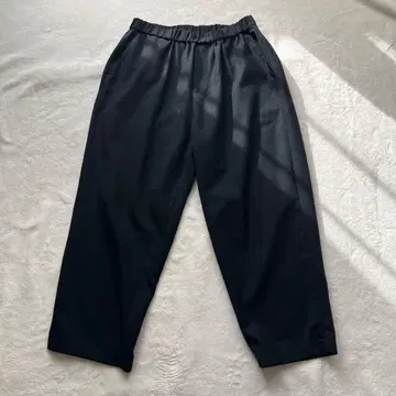 미즈이로 인드 코쿤 와이드 이지 팬츠 블랙 울 혼방