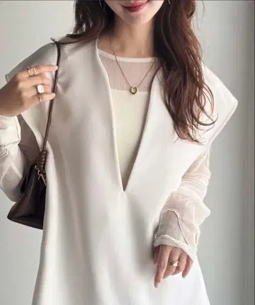 화이트 V넥 베스트 S 사이즈