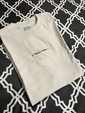 뉴에라 오버 사이즈 T셔츠 베이지