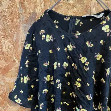 블랙 플라워 무늬 반팔 플레어 원피스