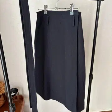 비샵 울 80% 타이트 랩스커트