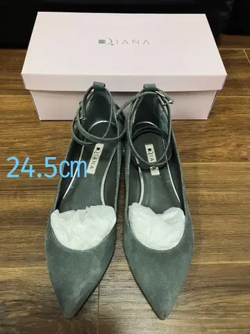 다이애나 그레이 스웨이드 플랫 앵클 스트랩 펌프스