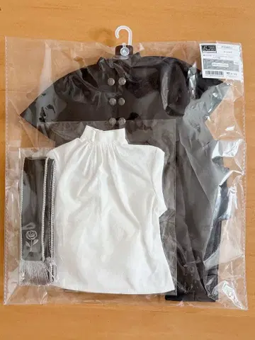 보크스 [자애로운 청년] 의류, 아웃핏