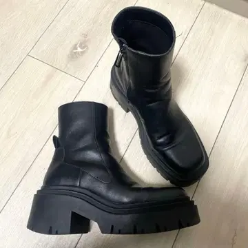 ZARA 37 사이드 고어 부츠 블랙 통굽 트랙 밑창