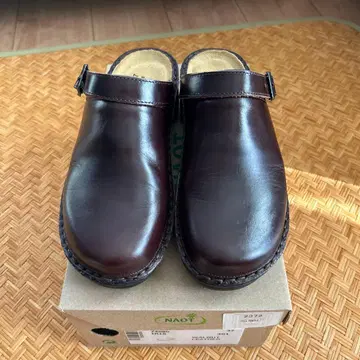 NAOT 다크 브라운 사보 샌들 37