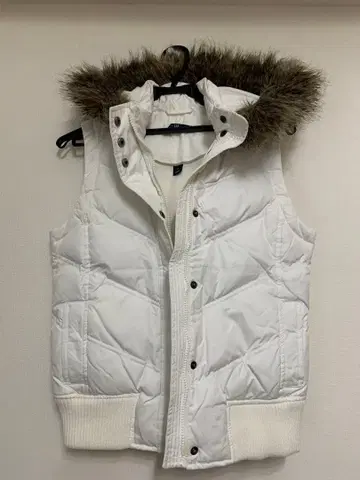 GAP 화이트 퀼팅 다운 베스트 S