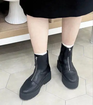 오리엔탈 트래픽 통굽 프론트 지퍼 부츠