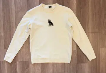 October's Very Own 맨투맨 아이보리색 캐나다제