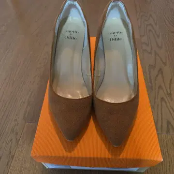 오데뜨 앤 오딜 스틸레토 하이힐