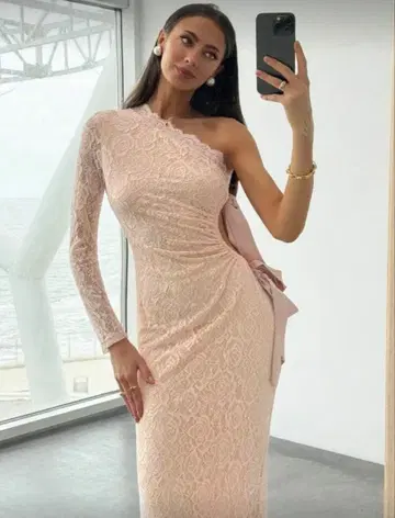 핑크 원숄더 레이스 드레스