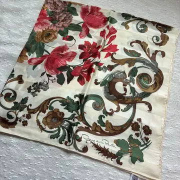 11-3. 오스카 드 라 렌타 보타니컬 모티브 실크 스카프