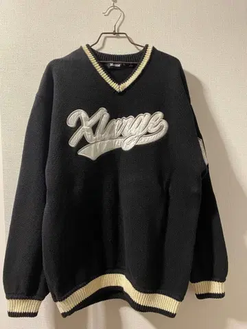 XLARGE 블랙 V넥 니트