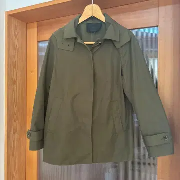 올리브 그린 후드 부착 자켓