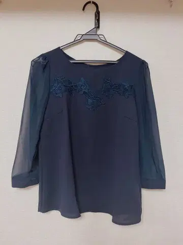 [ 미사용 ] Rirandture 네이비 자수 7부 소매 블라우스