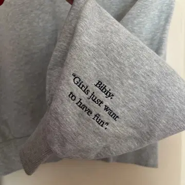 Bibiy. 크롭 맨투맨