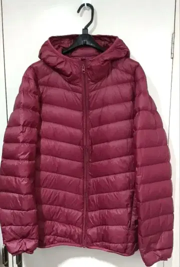 울트라 라이트 다운 와인 레드 후드 부착