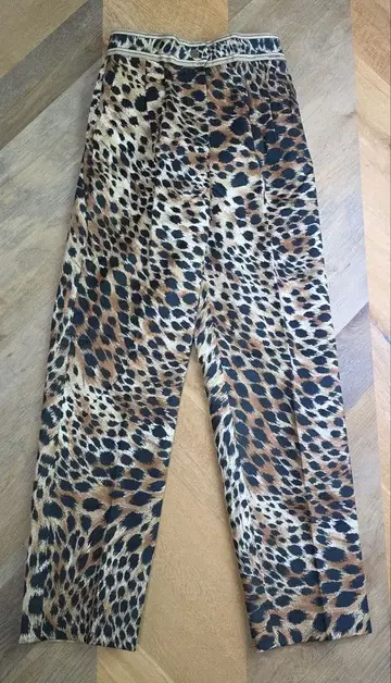 컨디션 최상 레오나르 레오파드 무늬 캐주얼 팬츠 y46