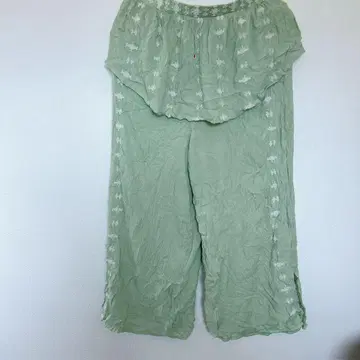 새상품 택 포함 프릴 장식 허리의 민트 그린 와이드 팬츠