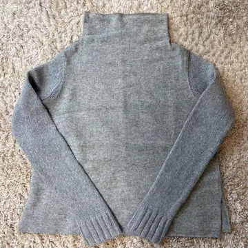 갤러리 비 하이넥 니트