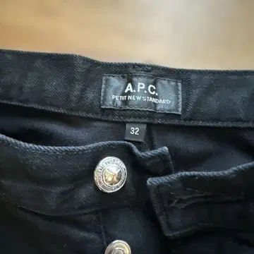 A.P.C. PETIT NEW STANDARD 사이즈 32 블랙 데님