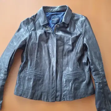 거의 새상품 TOMORROWLAND 블랙 가죽 싱글 라이더 양가죽