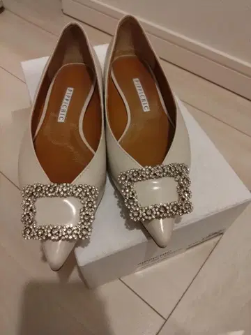 37.1/2 사이즈 PIPPICHIC 플랫슈즈