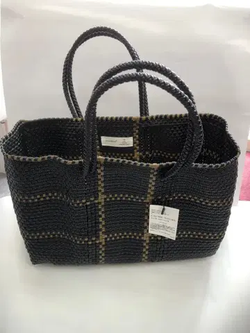 체크 무늬 바스켓백