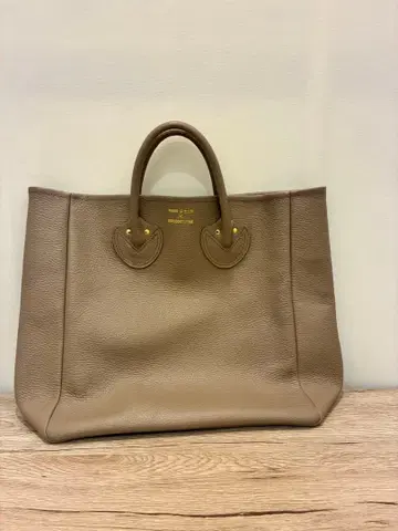 영 앤 올슨 레더 토트백