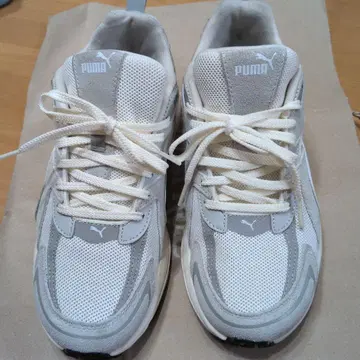 PUMA 화이트 그레이 스니커즈