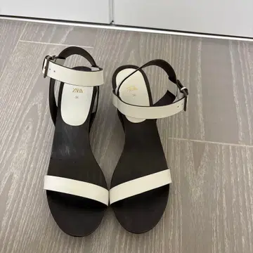 ZARA 화이트 샌들 36