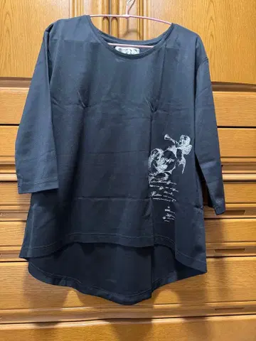 QXQX 우노 아키라 자수 티셔츠