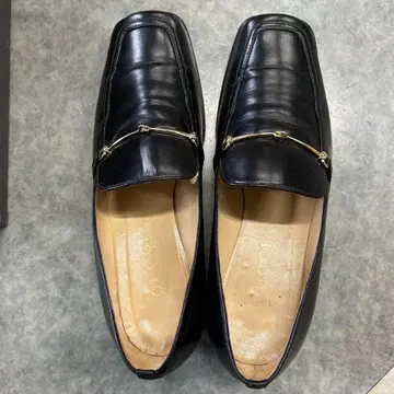 블랙 가죽 로퍼 골드 장식