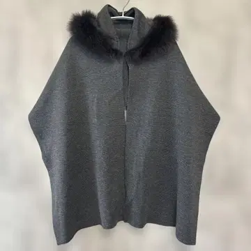 그레이 퍼가 달린 판초