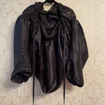 TLZL'FEMME 볼륨 슬리브 블랙 자켓