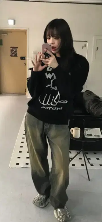 올리브 그린 데미지 가공 와이드 팬츠