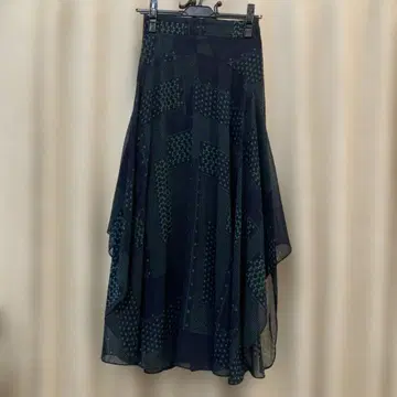 [ armoire caprice ] 플레어 롱 스커트 네이비와 그린 패턴