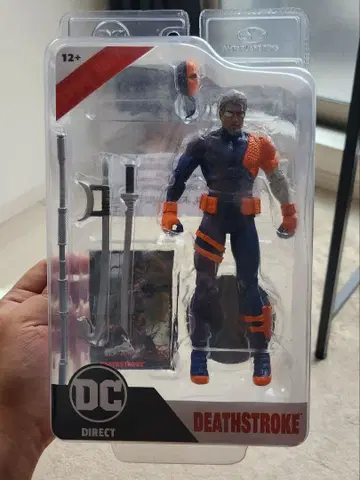 맥팔렌 DC Direct 데스스트로크 피규어