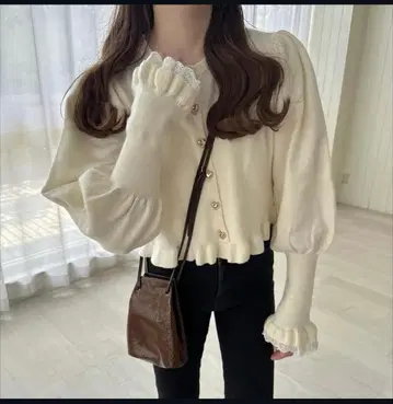 ai 아베일 콜라보 하트 버튼 프릴 니트 가디건 새상품, 미개봉