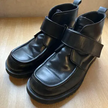 GUESS 블랙 가죽 숏부츠 24.5cm