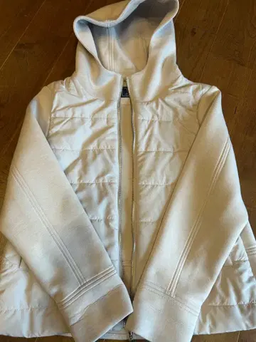 컨디션 최상 MARBLE WALTZ 후드 부착 화이트 자켓 M 사이즈