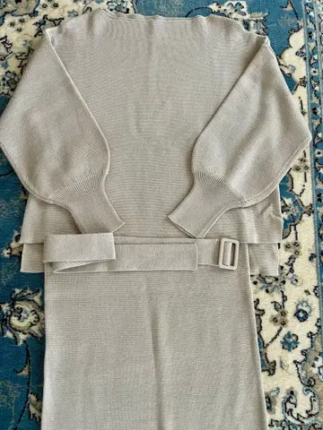 베이지 긴팔 니트 원피스 벨트 포함